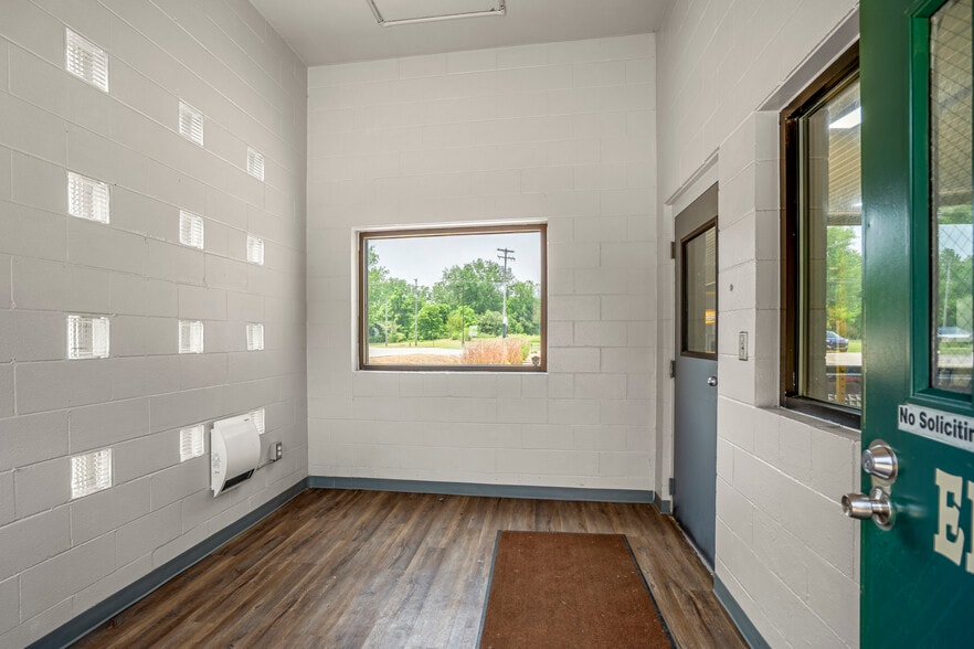 More Photos Of 7300 Lewis Ave, Temperance Carwash For Sale