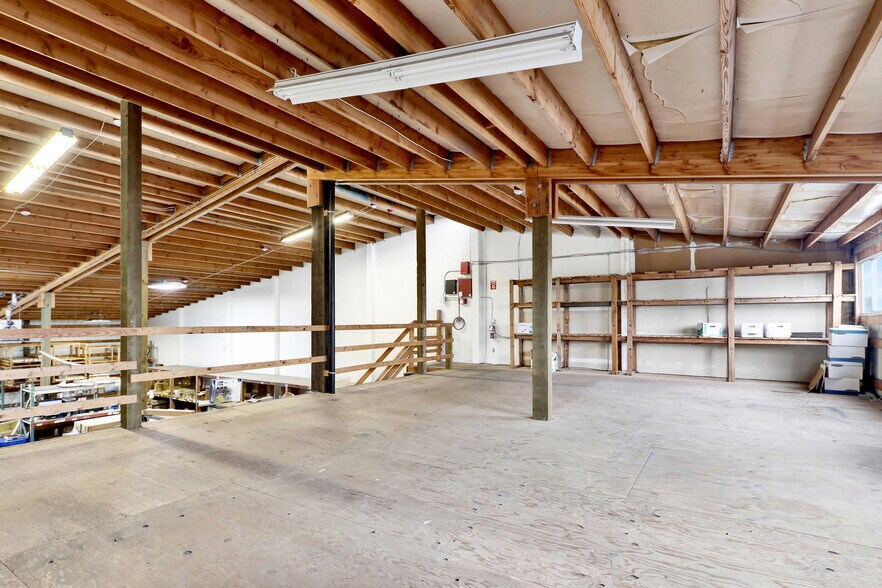 More Photos Of 2222 Queen St, Bellingham Warehouse For Lease