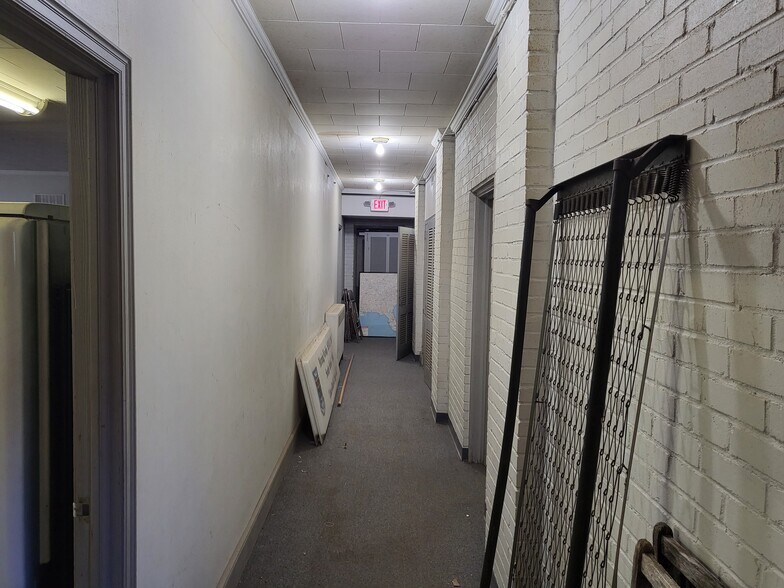 More Photos Of 212 S Broad St, Gastonia General Retail For Sale