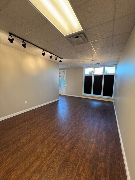 More Photos Of 4927-4947 Utica Ridge Rd, Davenport Office For Sale