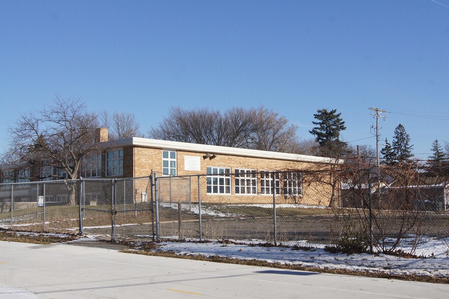 More Photos Of 2220 16th Ave N, Minneapolis Schools For Sale
