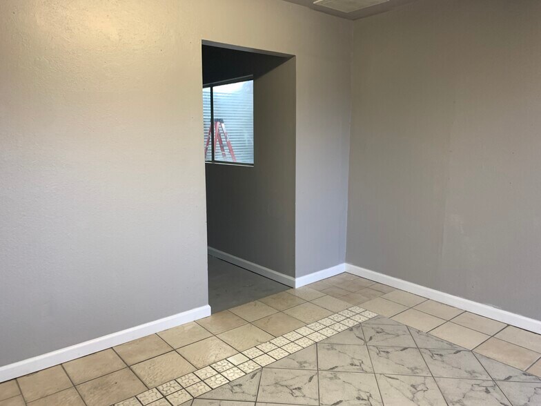More Photos Of 2715 Highway 95, Bullhead City Self Storage For Lease