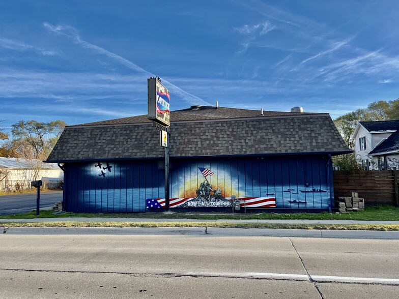 Primary Photo Of 1951 Water St, Port Huron Freestanding For Sale