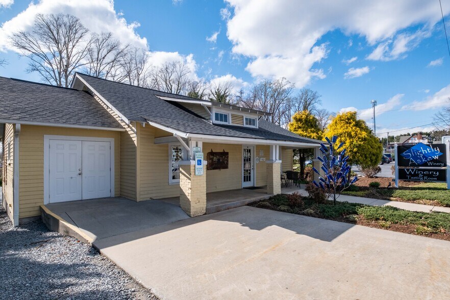 Primary Photo Of 913 N Bridge St, Elkin General Retail For Sale