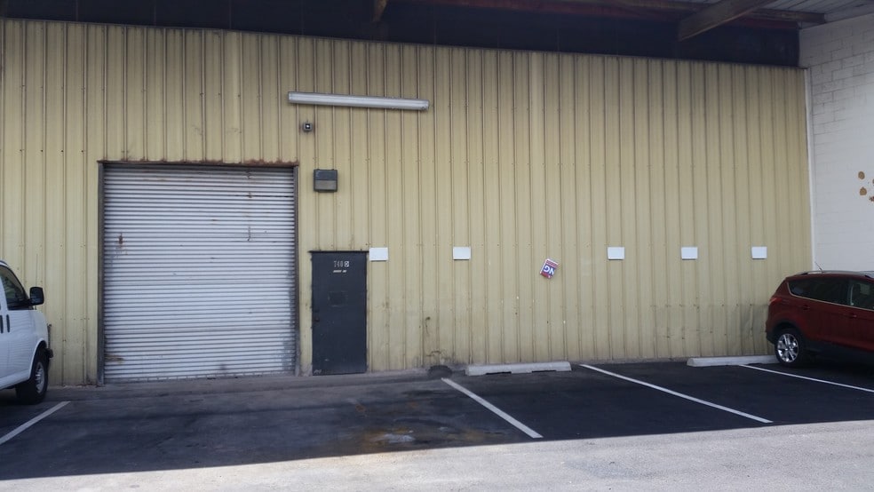 More Photos Of 740 Kohou St, Honolulu Warehouse For Lease