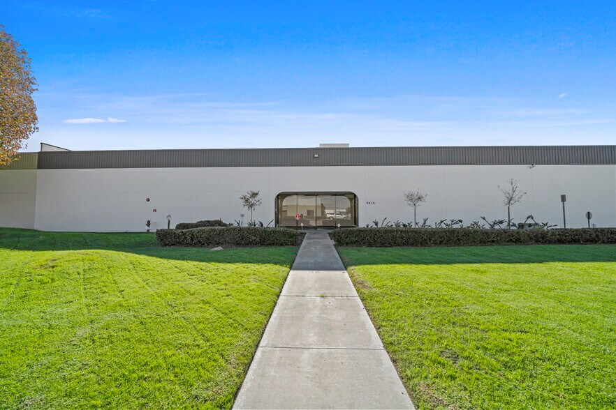 More Photos Of 5412 McFadden Ave, Huntington Beach Warehouse For Lease