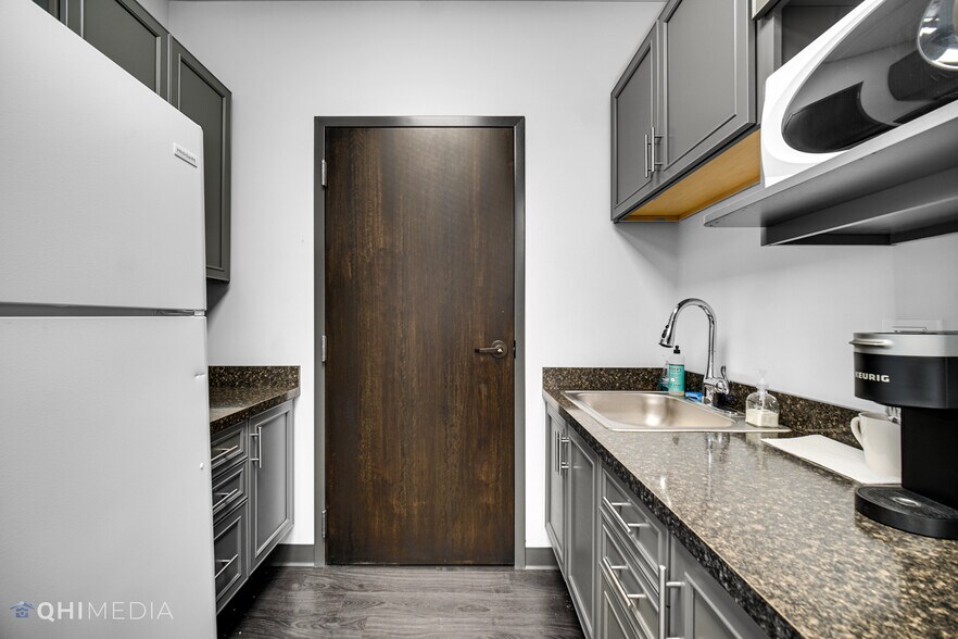 More Photos Of 9300 W Ogden Ave, Brookfield Office For Sale