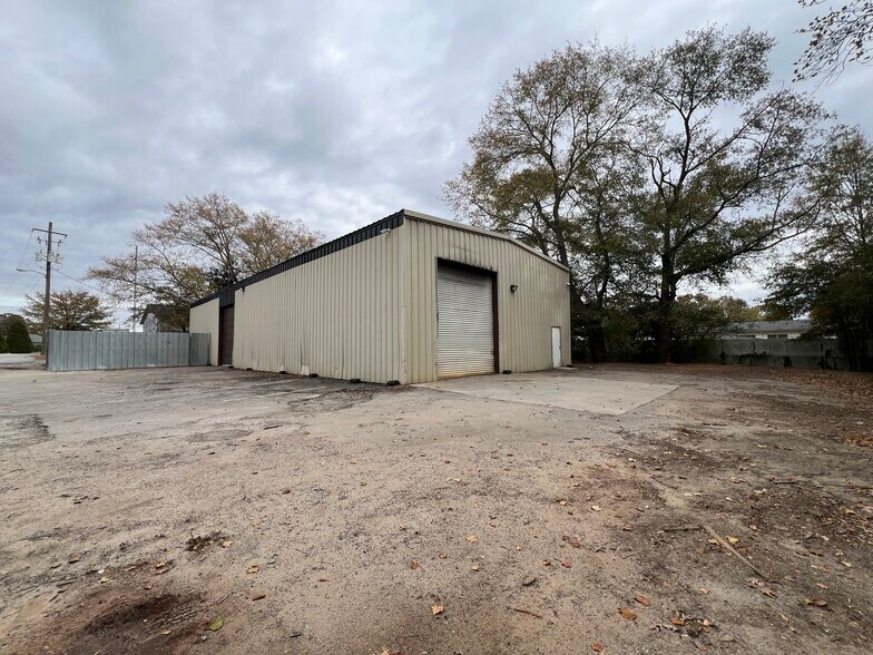 More Photos Of 526-530 Lyle Cir, Lawrenceville Light Manufacturing For Sale