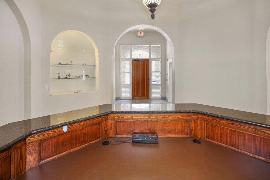 More Photos Of 155 8th St N, Saint Petersburg Office Residential For Lease