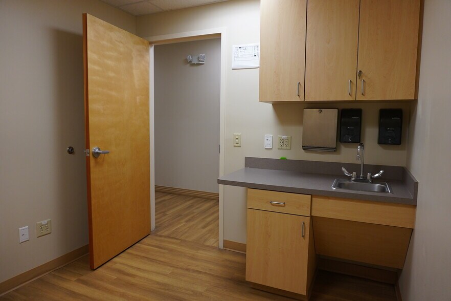 More Photos Of 11416 N 56th St, Tampa Medical For Lease