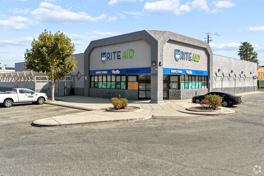 Primary Photo Of 1701 23rd St, Bakersfield Drugstore For Lease
