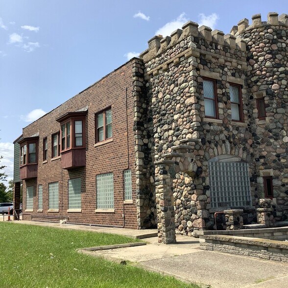 More Photos Of 91 Cass Ave, Mount Clemens Office For Sale