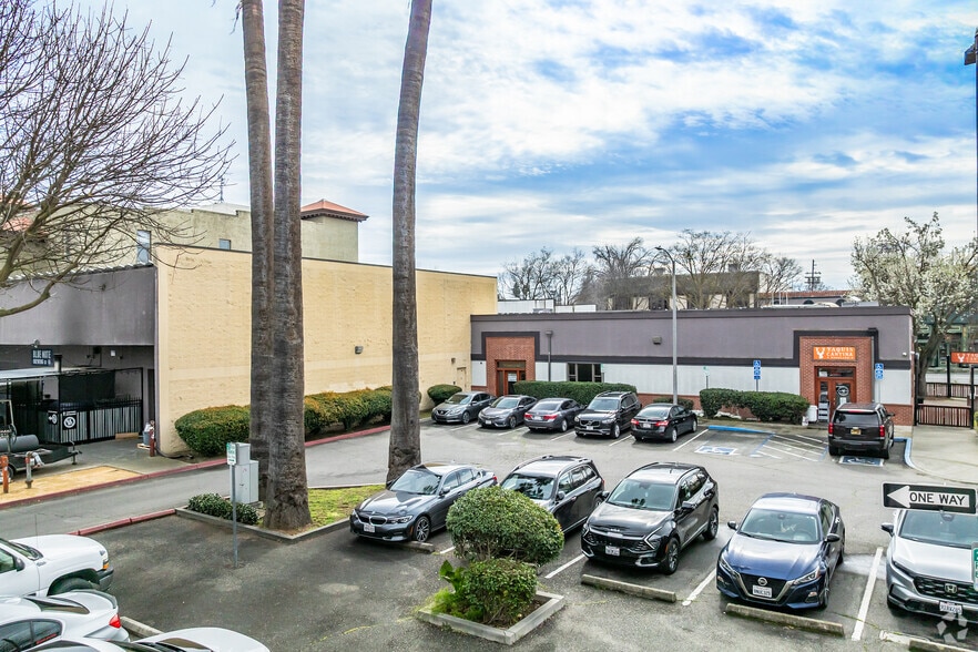 More Photos Of 703-711 Main St, Woodland Storefront Retail Office For Lease