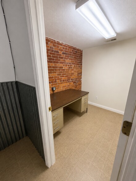 More Photos Of 6943 Monroe, Stockwell Convenience Store For Sale