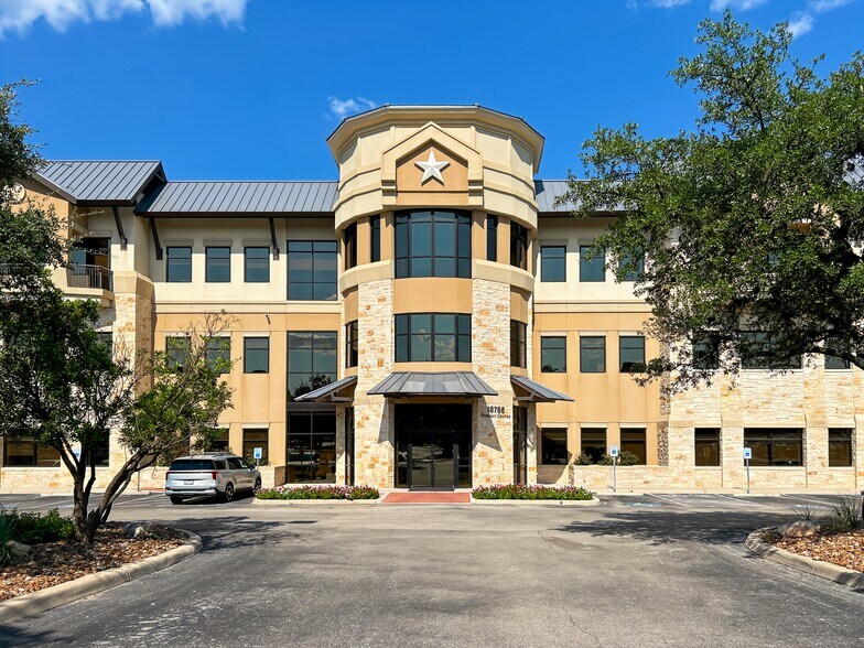 More Photos Of 18756 Stone Oak Pky, San Antonio Coworking Space