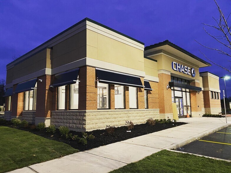 More Photos Of 340 Towne Dr, Fayetteville Unknown For Lease