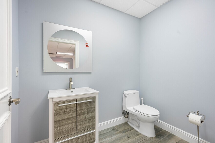 More Photos Of 1200 S Rogers Cir, Boca Raton Warehouse For Lease