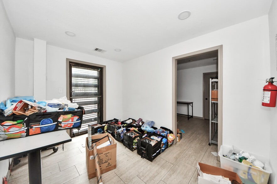 More Photos Of 8603 Shoal Creek Dr, Houston Warehouse For Sale