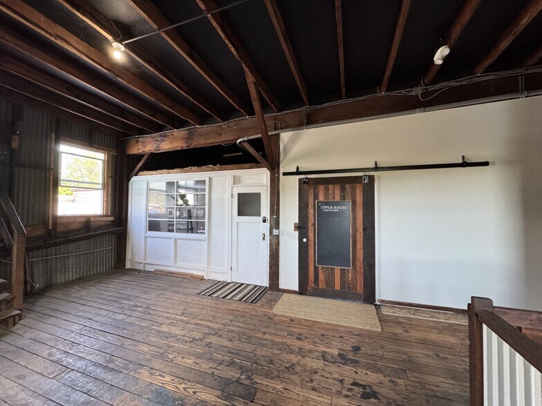 More Photos Of 1625 Washington St, Oregon City Flex For Sale