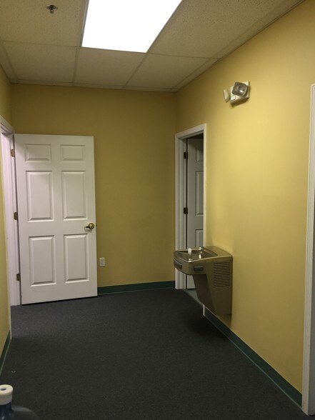 More Photos Of 406 W Main St, Abingdon Medical For Lease