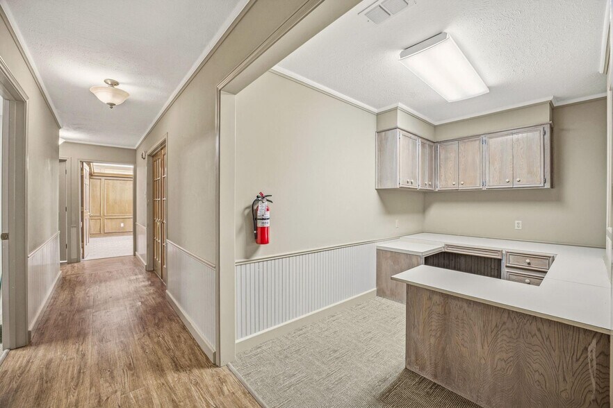 More Photos Of 240 W Green St, Stephenville Office For Sale