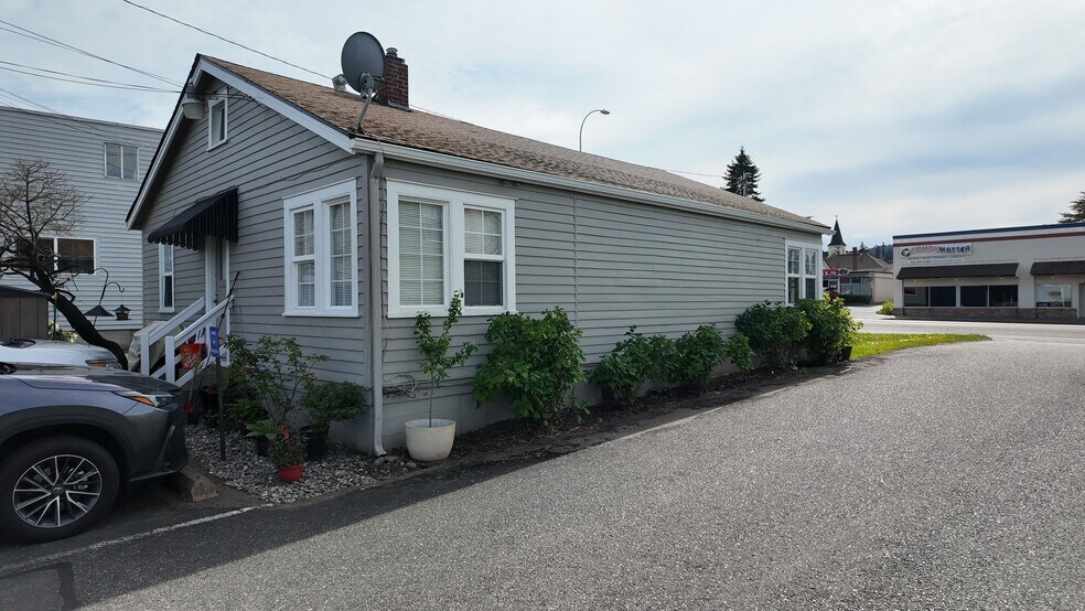 More Photos Of 2001-2011 Commercial Ave, Anacortes Storefront Retail Office For Sale