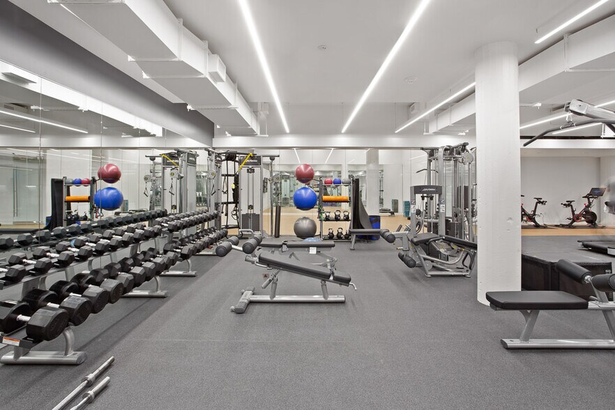 More Photos Of 1299 Pennsylvania Ave NW, Washington Office For Lease