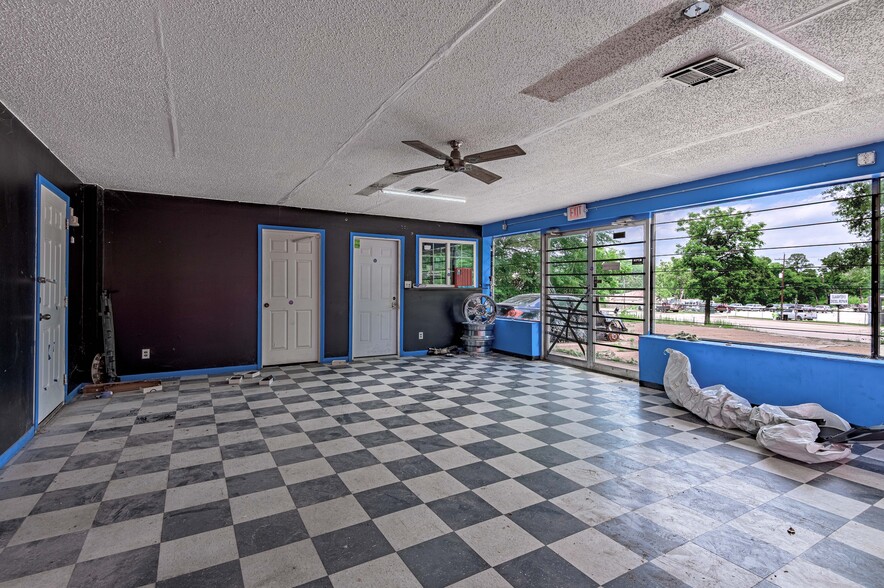 More Photos Of 316 Highway 190 E, Huntsville Auto Repair For Sale