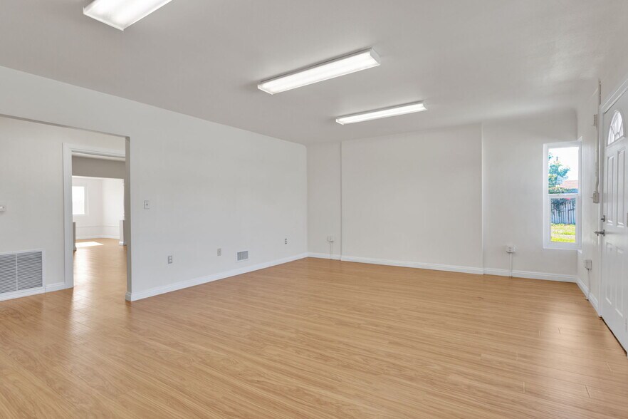 More Photos Of 943 W Holt Blvd, Ontario General Retail For Sale