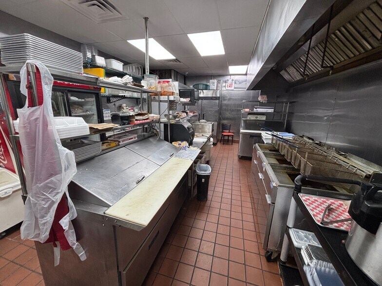 More Photos Of 1811-1819 W North Ave, Chicago Office For Lease