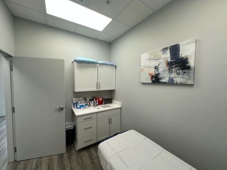 More Photos Of 11651-11657 Parkside Dr, Knoxville Freestanding For Lease