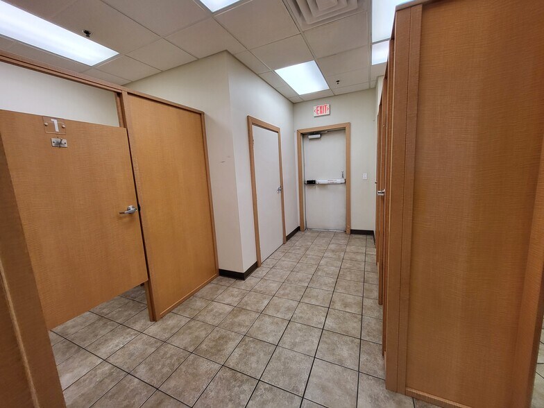 More Photos Of 3201 Lusk Dr, Neosho Storefront For Lease