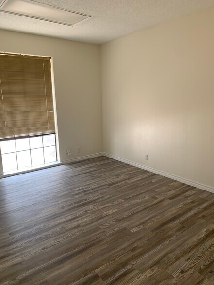 More Photos Of 825 John Ben Shepperd Pky, Odessa Office Residential For Lease