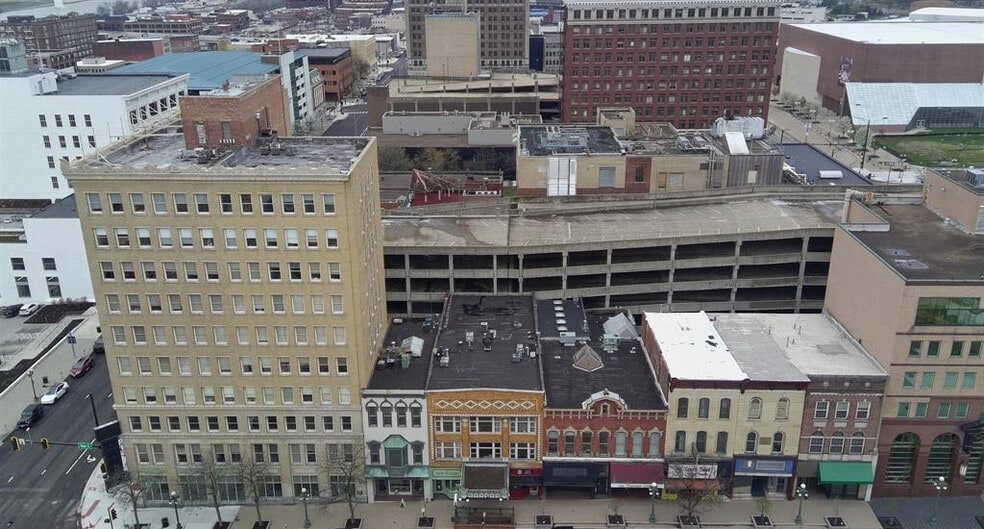 More Photos Of 309 Main St, Peoria Storefront Retail Residential For Sale