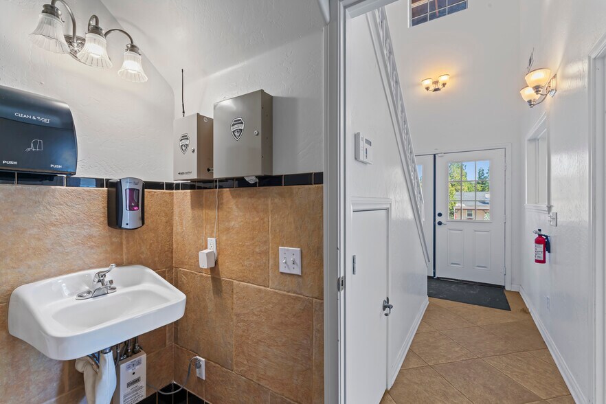 More Photos Of 31961 Hilltop Blvd, Running Springs Loft Creative Space For Sale