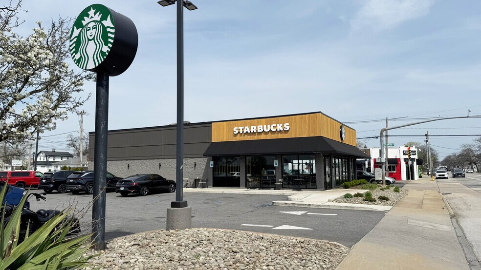 Primary Photo Of 168 Atlantic Ave, Freeport Fast Food For Sale