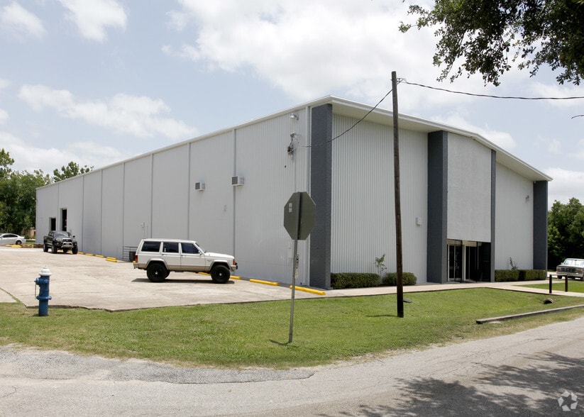 More Photos Of 9201 Wingtip Dr, Houston Warehouse For Sale