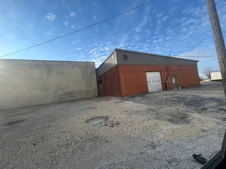 More Photos Of 400 N Martin Luther King Jr Dr, Decatur General Retail For Sale