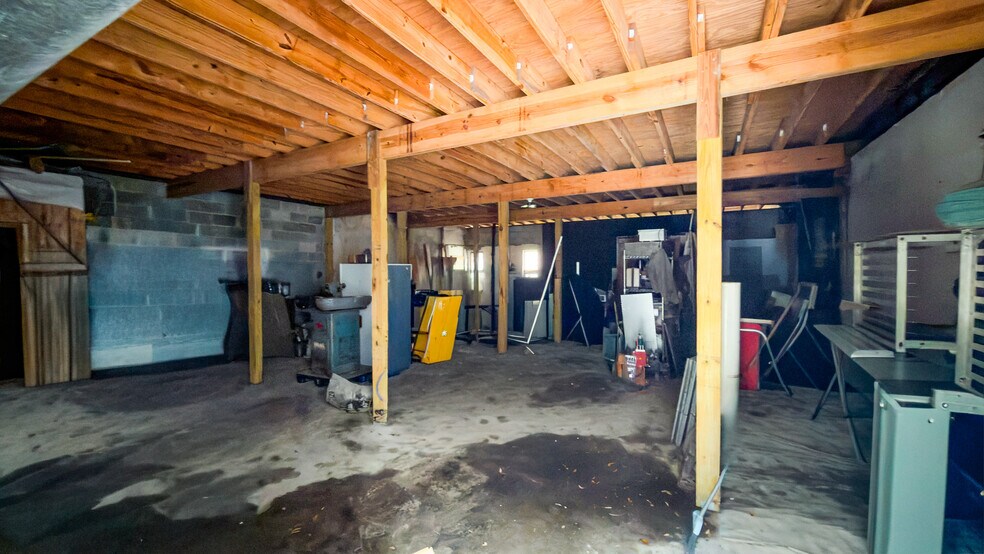 More Photos Of 2604 NE 19th Dr, Gainesville Manufacturing For Sale