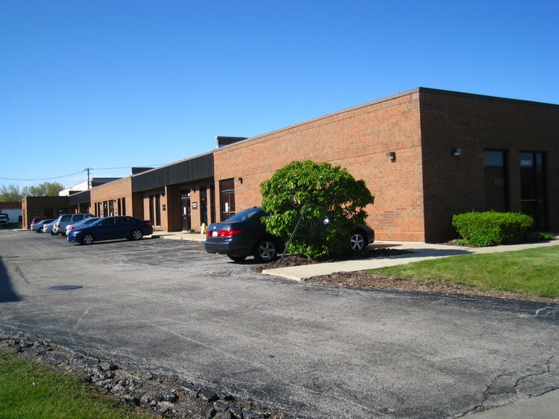 Primary Photo Of 3645-3677 Woodhead Dr, Northbrook Light Distribution For Lease