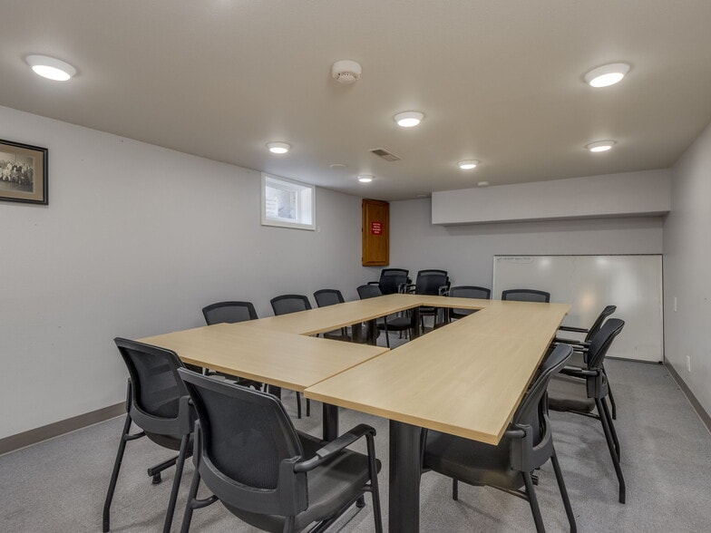 More Photos Of 319 NE 5th St, McMinnville Office Residential For Sale