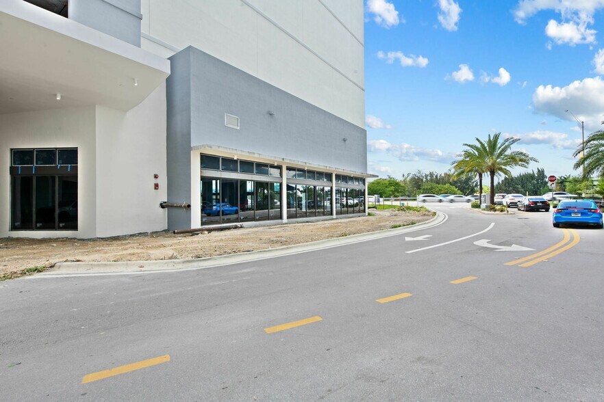 More Photos Of 16375 Biscayne Blvd, North Miami Beach Apartments For Lease
