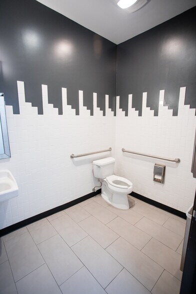 More Photos Of 2909 E 1st St, Los Angeles Office For Sale