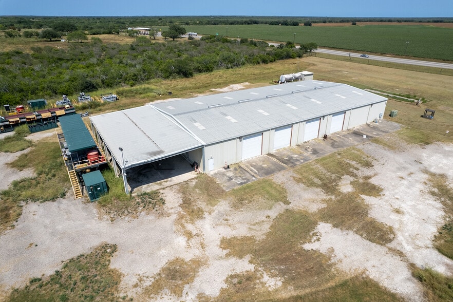 More Photos Of 4067 US Highway 59, Beeville Warehouse For Lease
