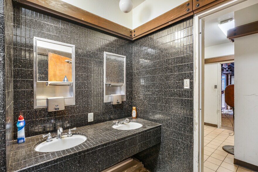 More Photos Of 4070 Country Rd 89, Dunnigan Restaurant For Sale