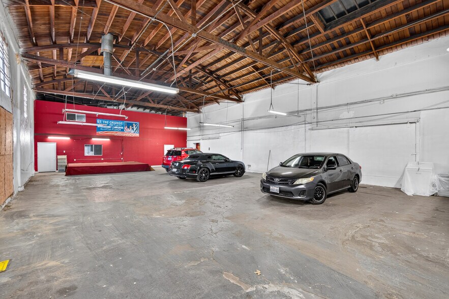 More Photos Of 1167-1201 E Florence Ave, Los Angeles Warehouse For Lease