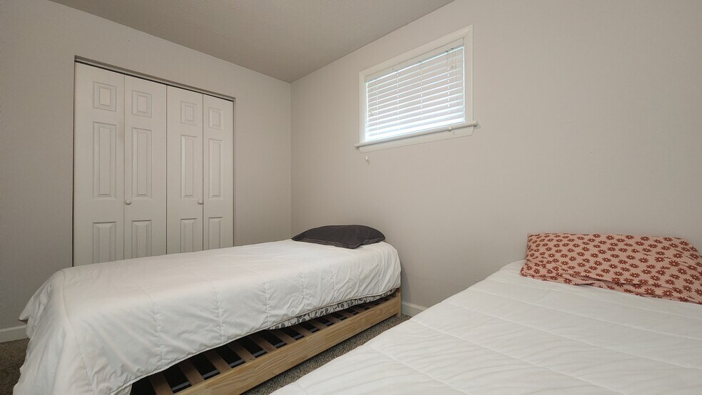 More Photos Of 958 College Ave, Harrisonburg Apartments For Sale