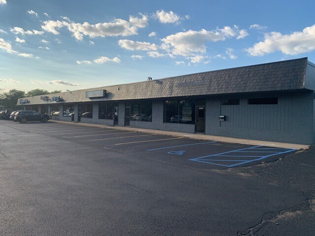 Primary Photo Of 44254-44282 Warren Rd, Canton Township Unknown For Lease
