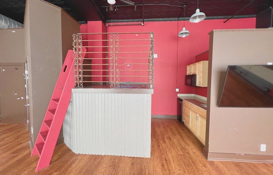 More Photos Of 319 Campbell Ave SW, Roanoke General Retail For Lease