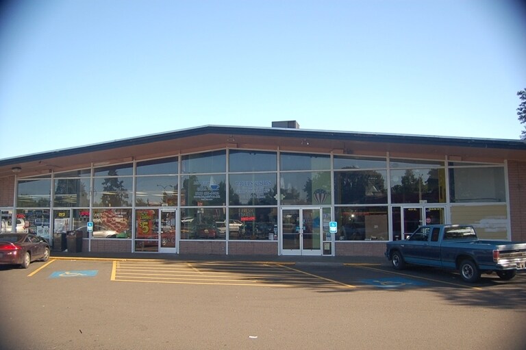 Primary Photo Of 401-429 Main St E, Monmouth Storefront For Lease